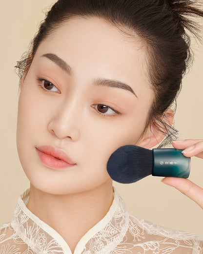 Soft Blooming On-the-Go Powder Brush