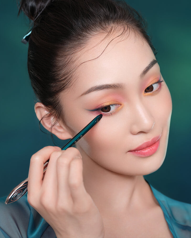 Soft Blooming Feather Touch Precision Eye Brush