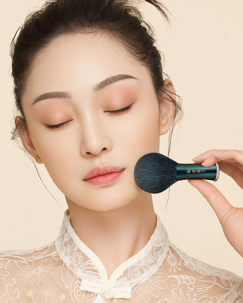 Feathering Fan Pressed Powder Brush