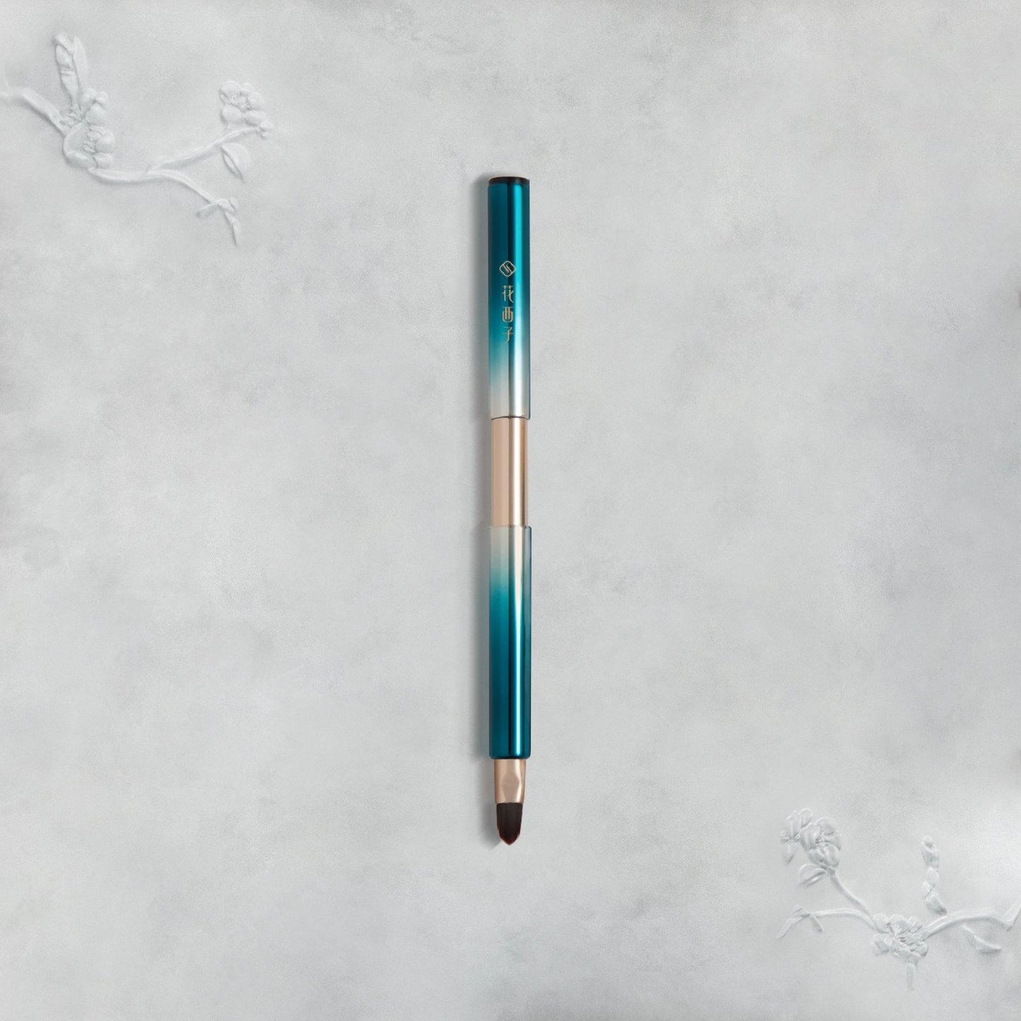 Soft Blooming Retractable Lip Brush