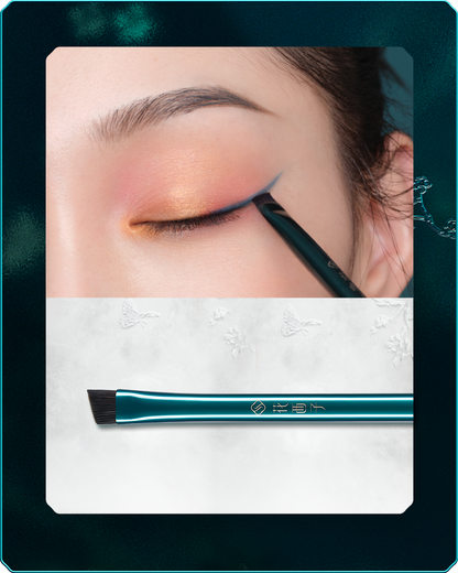 Soft Blooming Feather Touch Precision Eye Brush