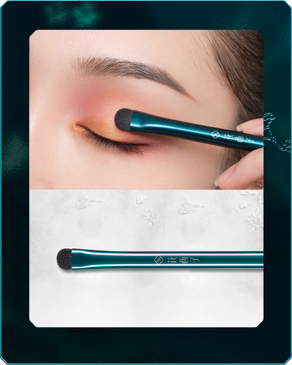 Soft Blooming Feather Touch Precision Eye Brush